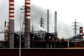 Ex Ilva Taranto, operaio precipita e muore durante controllo